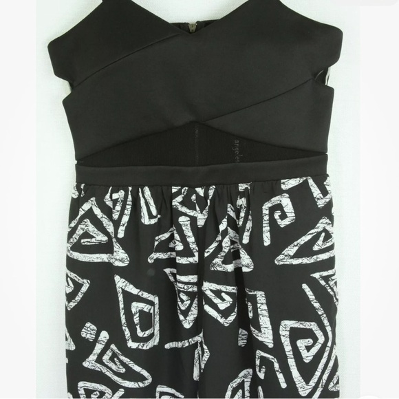❤️ FIRE Los Angelas Jumpsuit Black White Built in Bra Geometric Jumpsuit Size M - Picture 2 of 8